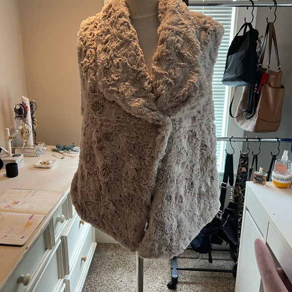 Dylan vest brand new - Picture 3 of 5